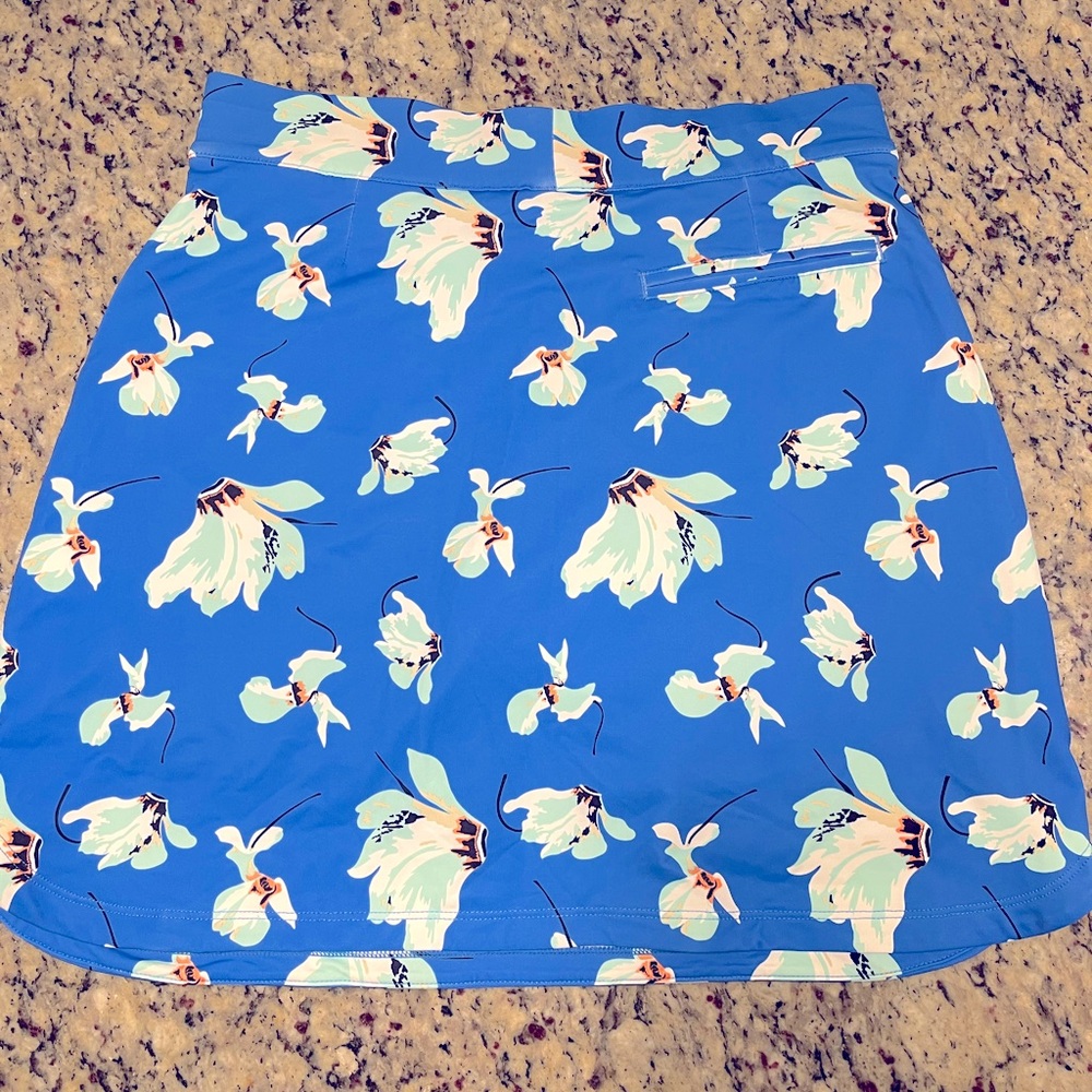 New, with tags: Ladies Peter Millar Skort, size M, Color: LAZU. UV Protection.